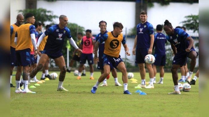 Dua Berita Terkini Persib: Maung Kembali Juarai, Pemain Timnas Bergabung Latihan